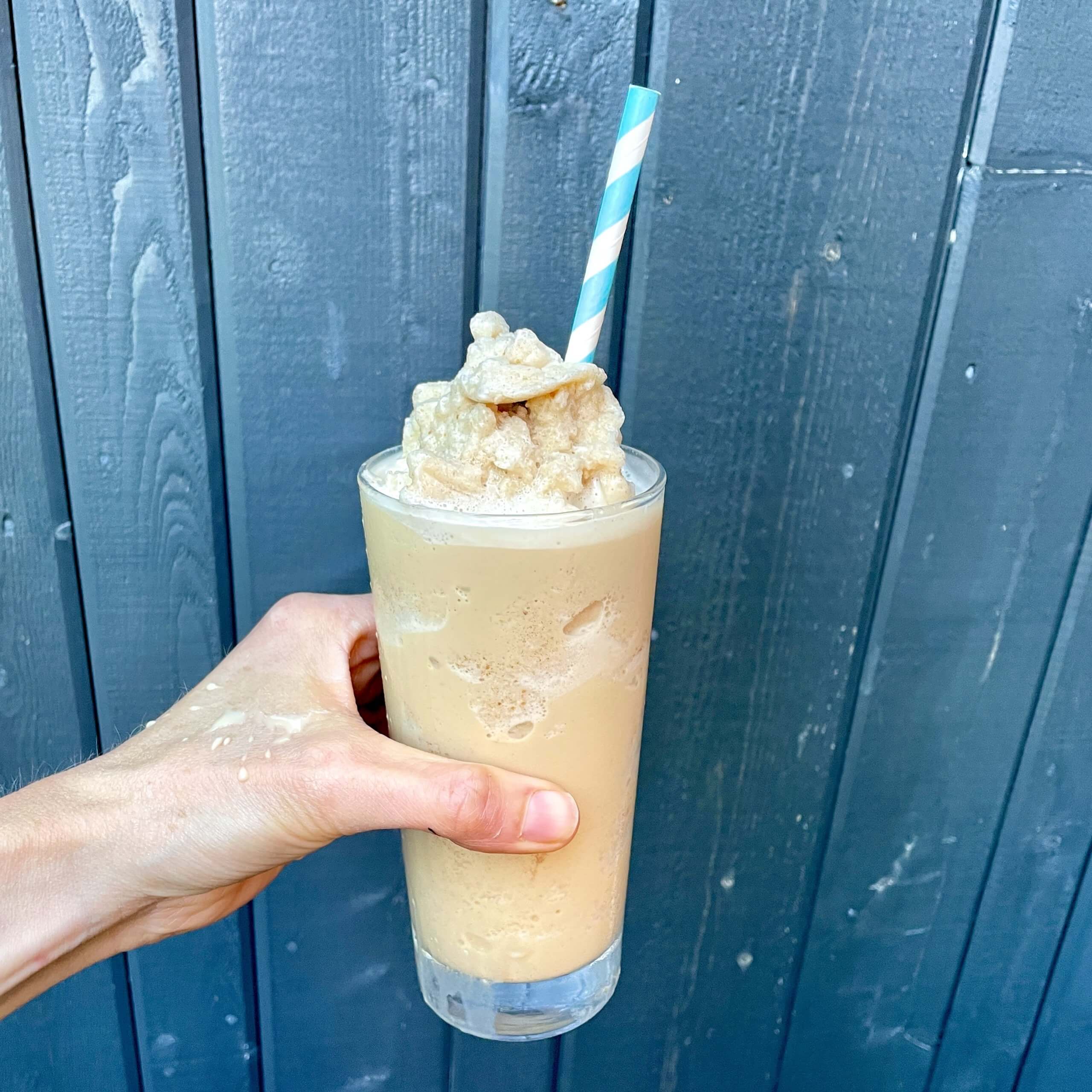 Café glacé sans sucre ajouté à la purée de dattes style frappucino maison