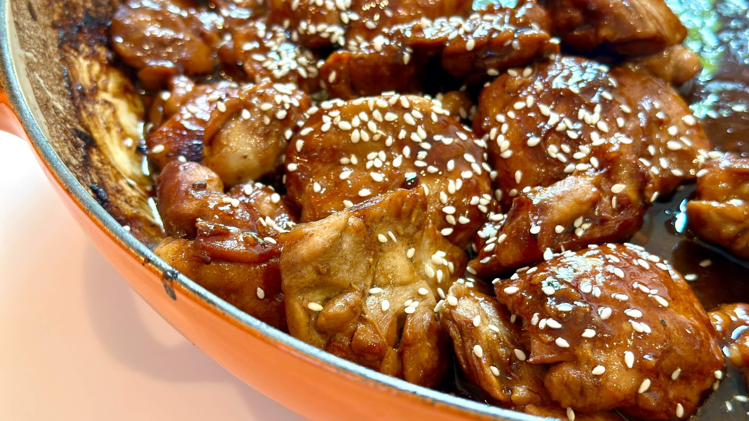 Hauts de cuisse de poulet sucré aux sésames