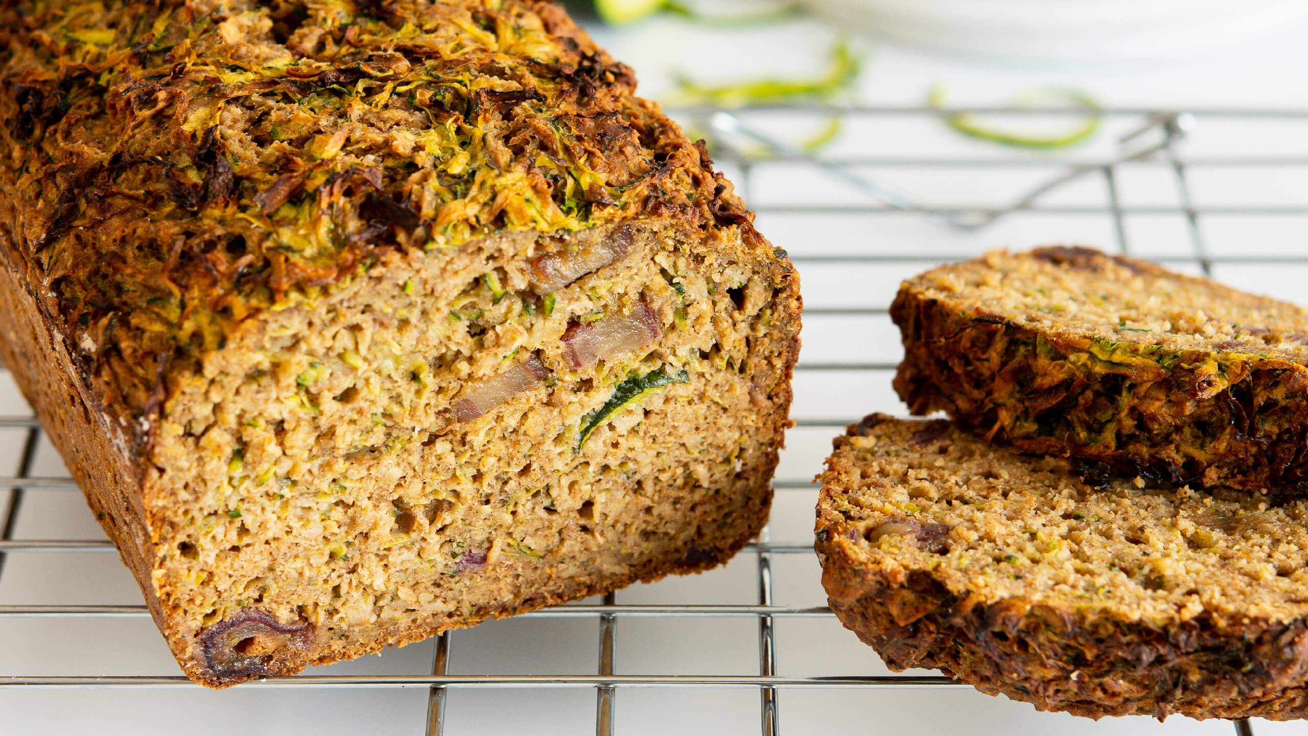 Pain santé aux courgettes et aux dattes sans sucre ajouté